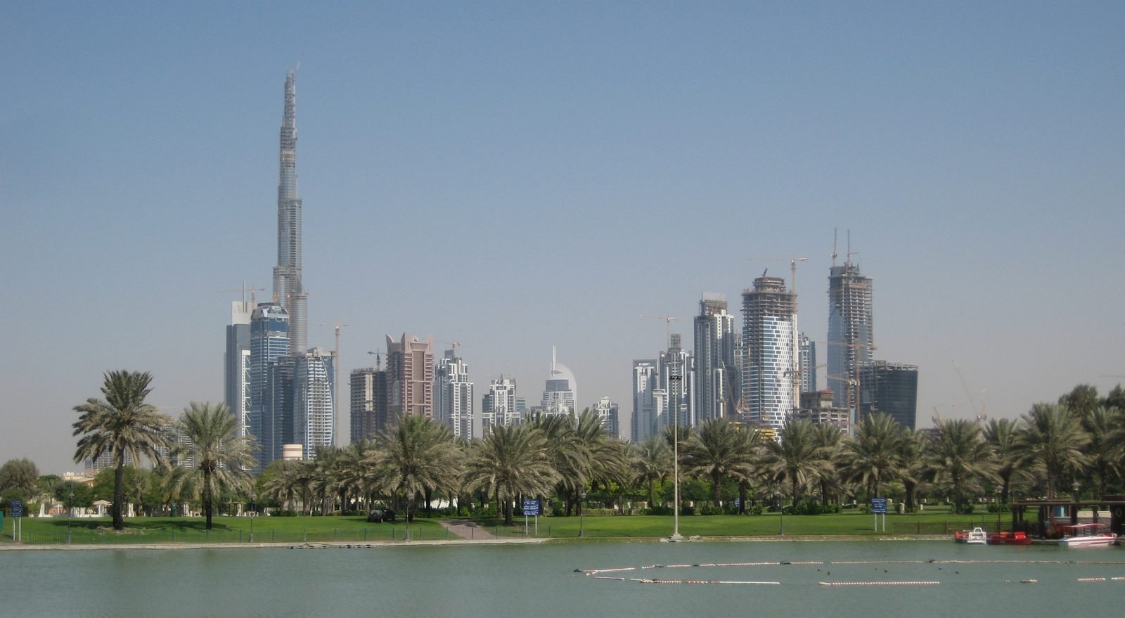 Downtown Dubai and Business Bay towers, where UAE free zone companies file an FTA voluntary disclosure