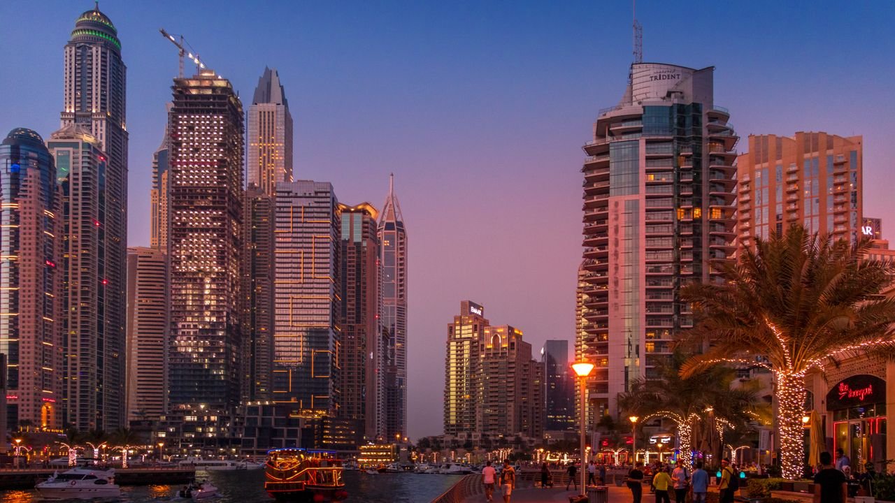 UAE free zone for Chinese entrepreneurs 2026 - Dubai business district and skyline
