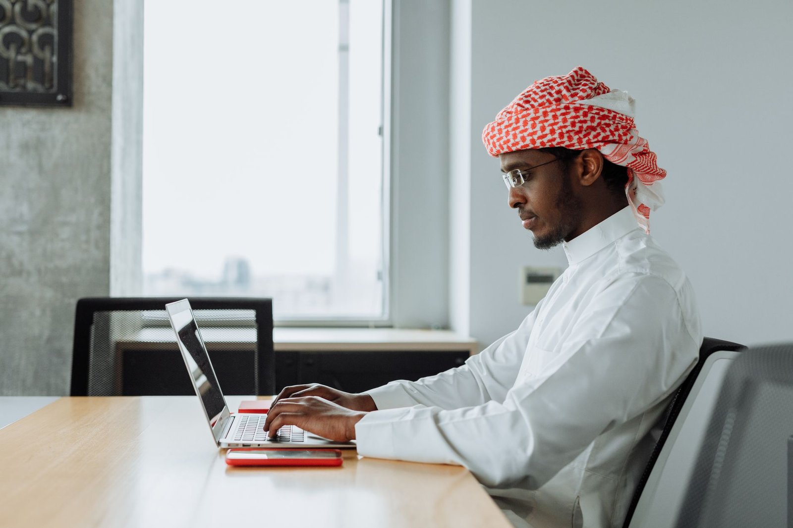 UAE free zone for Egyptian entrepreneurs — business professionals reviewing company setup documents in Dubai