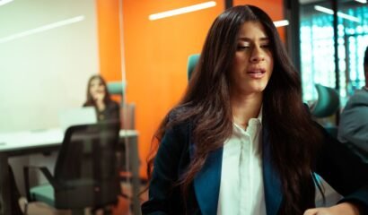 UAE free zone for Turkish entrepreneurs - business professionals in modern office