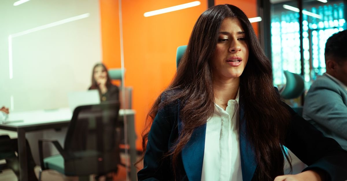 UAE free zone for Turkish entrepreneurs - business professionals in modern office